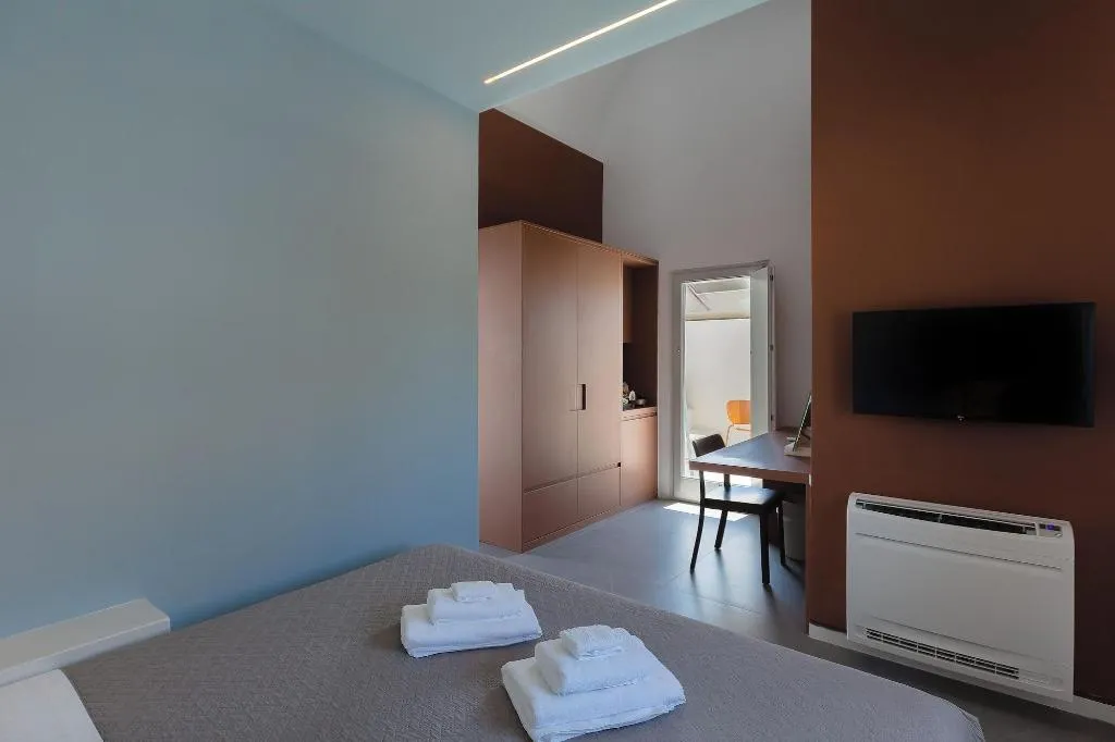 Room, Neo Luxury Suites, Santorini