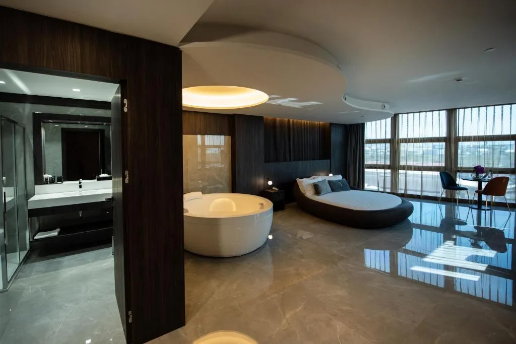 Double or Twin EXECUTIVE CITY VIEW Room, Gold Tower Lifestyle Hotel, Naples