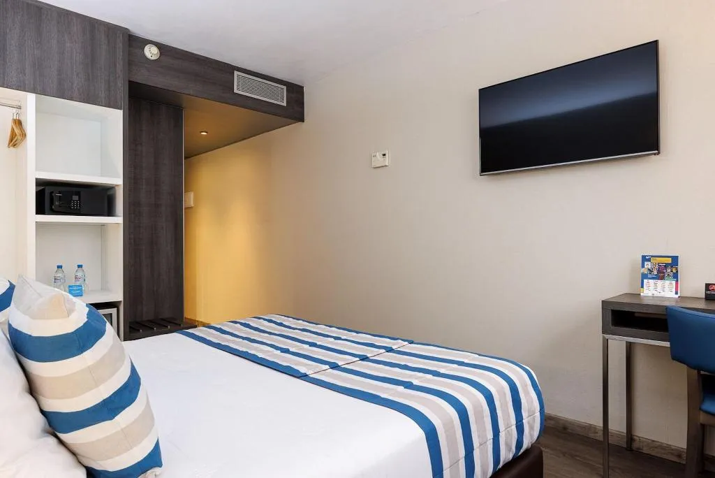 DOUBLE SINGLE USE SUPERIOR QUEEN BED Room, Ronda Lesseps, Barcelona