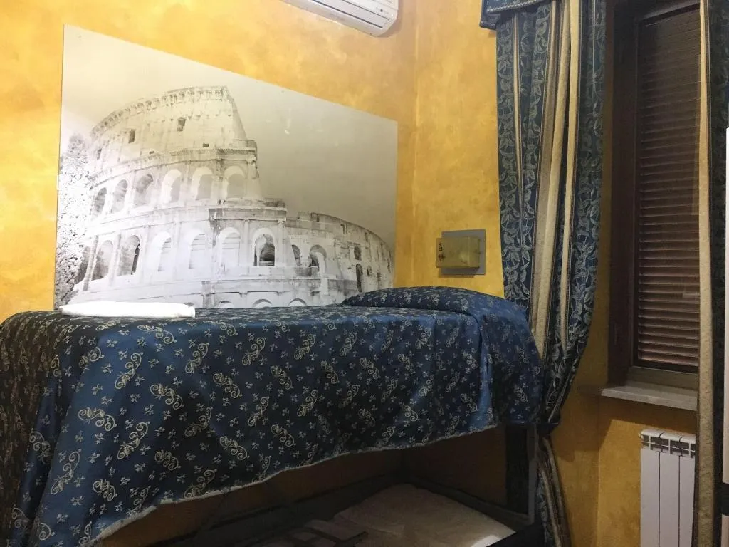 Room, Lam Guest House, Naples