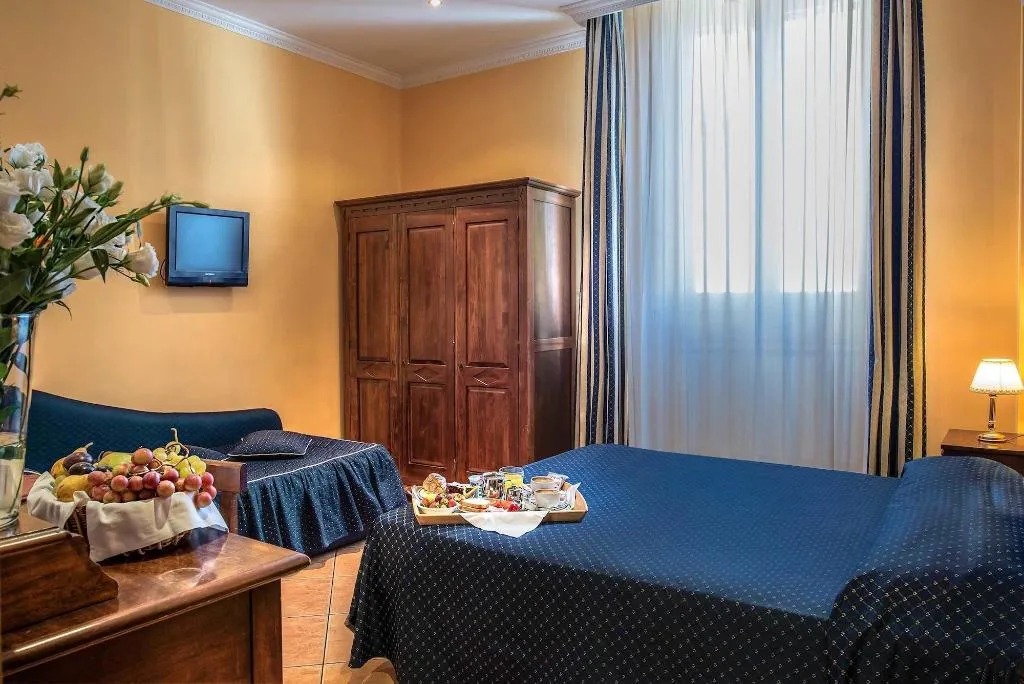 Room, Hotel Caracciolo, Naples