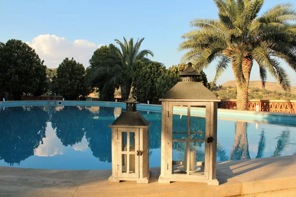 Pool, Colle San Mauro, Catania