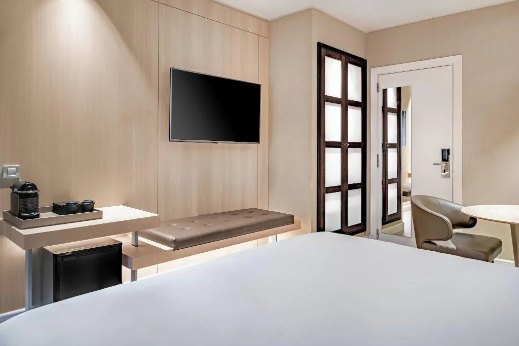 DOUBLE SUPERIOR KING BED Room, AC Barcelona Irla, Barcelona