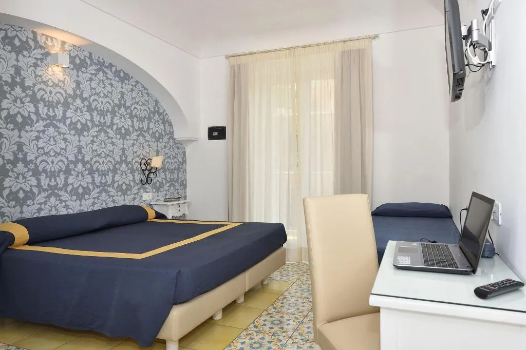 Room, Hotel Settebello, Naples