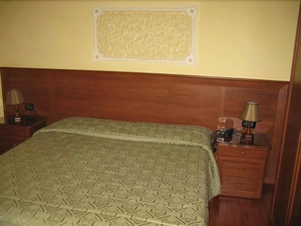 Room, Pensione Enea, Naples