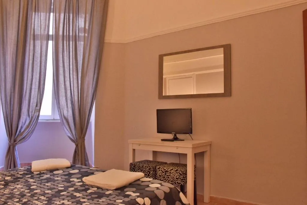 Room, Aloha, Naples