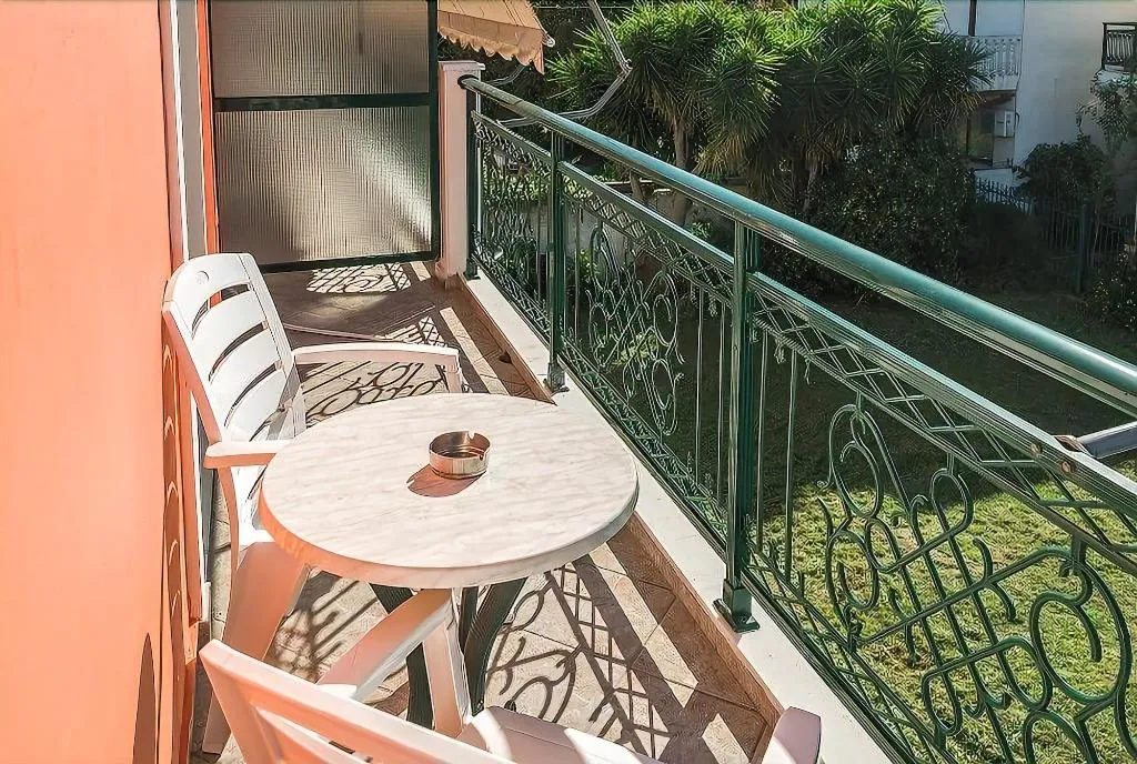 Room, Spira Studios, Zante