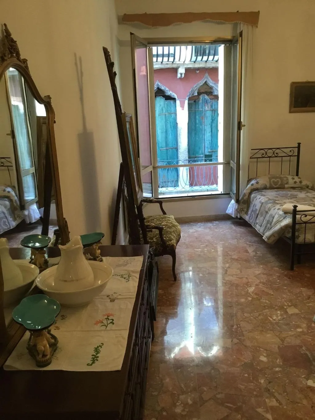 Room, Venice Sun Apartment And Rooms, Venice