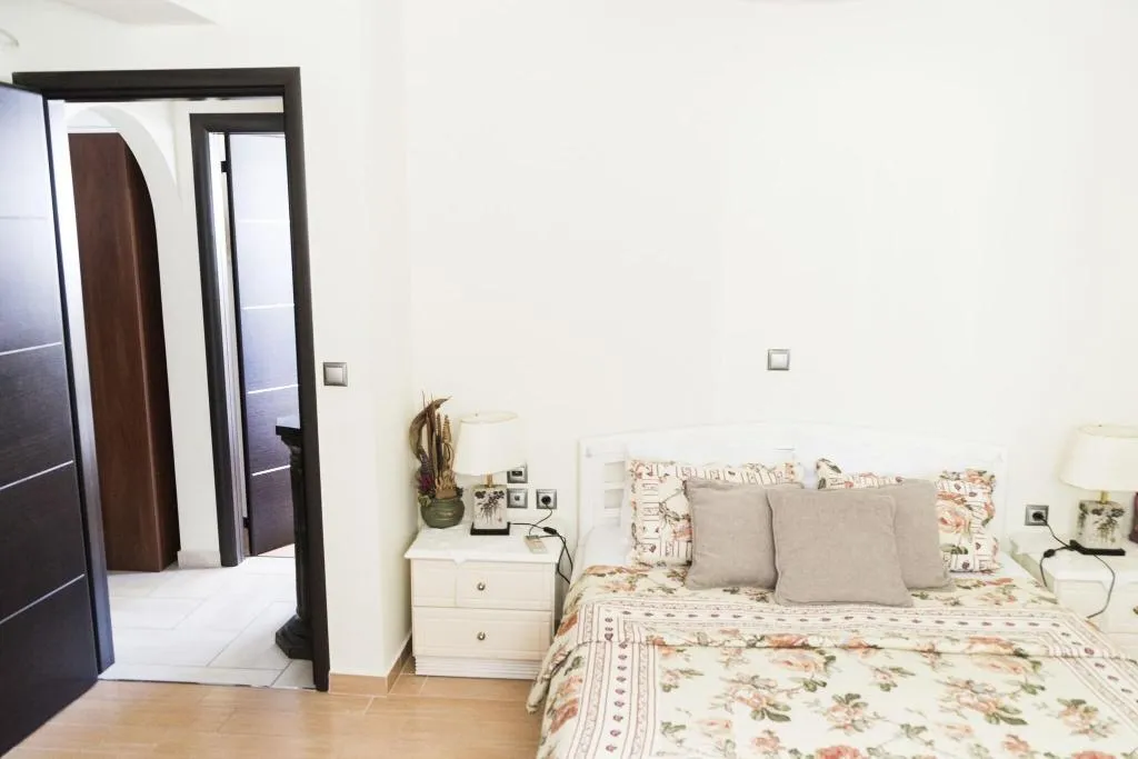 Room, Villa d'Irene - near Athens airport, 200 meters fr, Athens