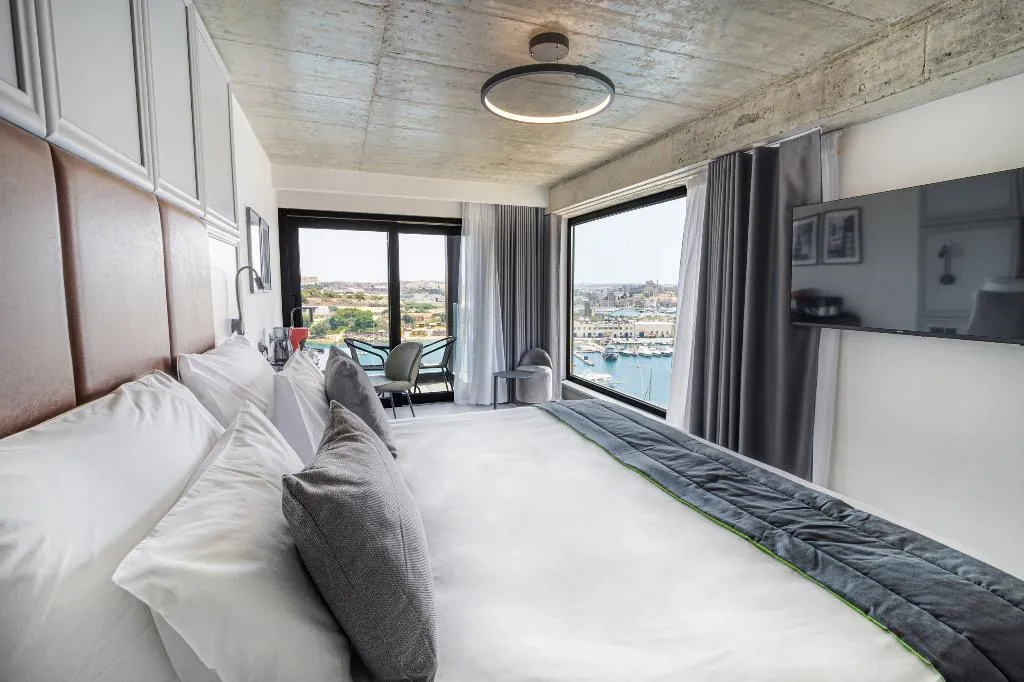 SINGLE EXECUTIVE SEA VIEW Room, The Londoner Hotel Sliema, Malta
