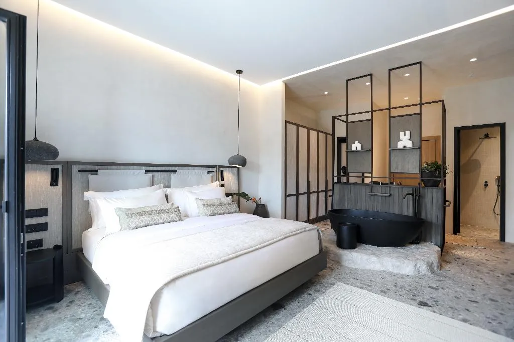 JUNIOR SUITE WITH JACUZZI Room, Aeonic Suites & Spa, Mykonos