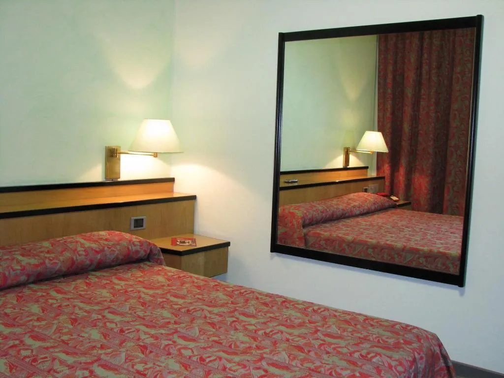 Room, Hotel Longobardo, Milan