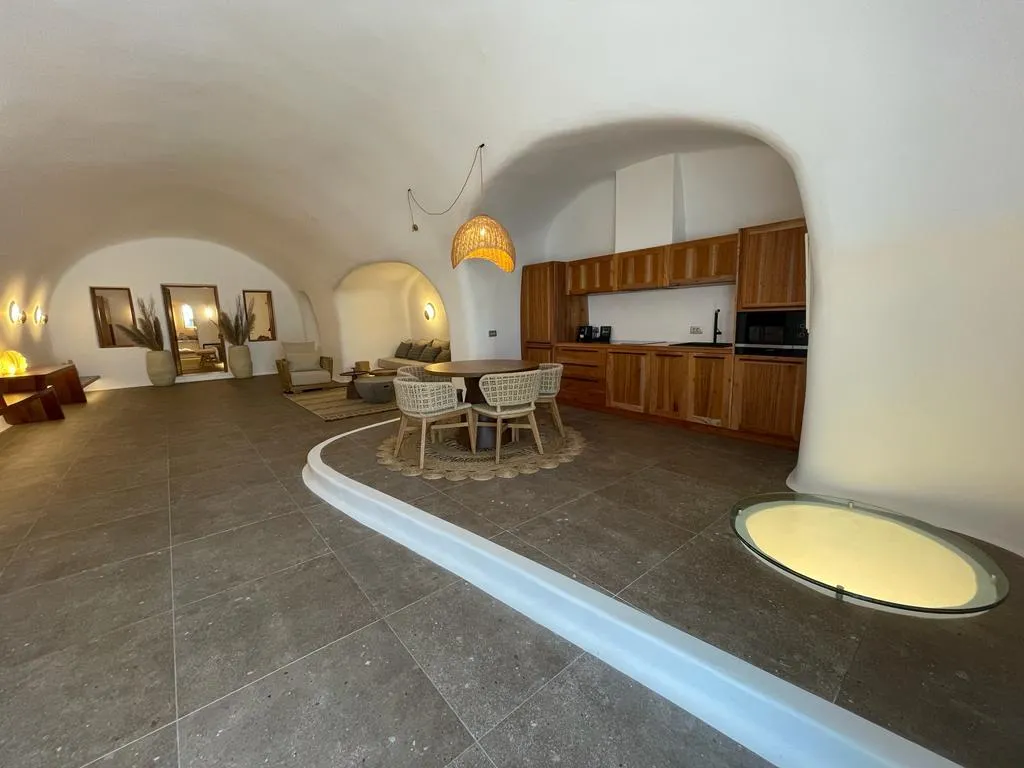 SUITE WITH VIEWS Room, Victoria Caves, Santorini