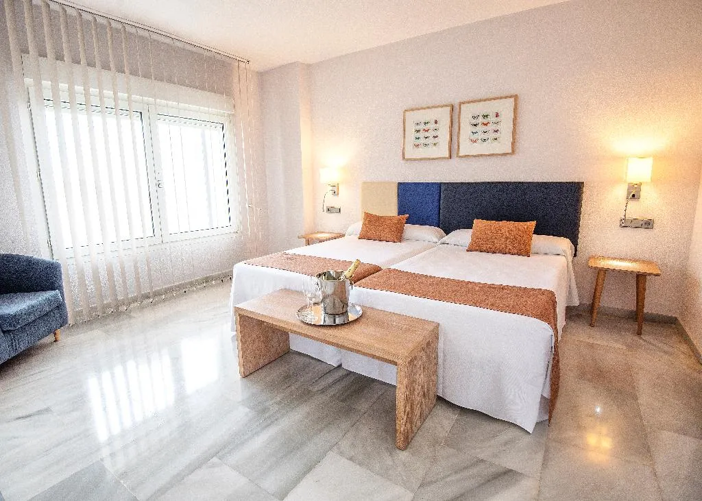 APARTMENT CAPACITY 8 THREE BEDROOMS Room, First Flatotel International, Costa Del Sol