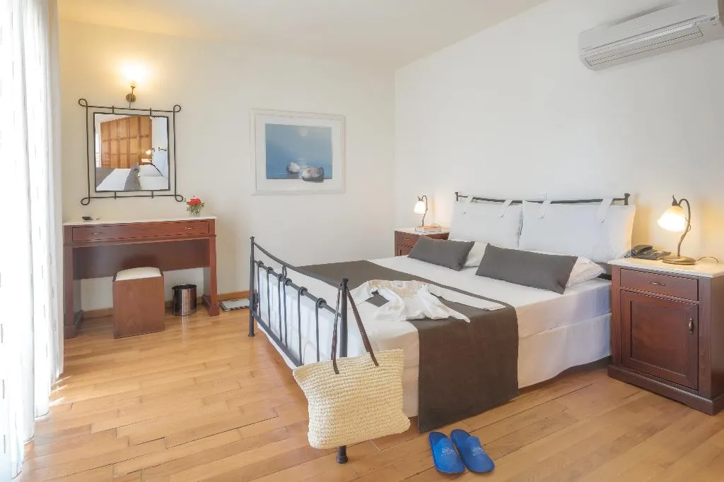 VILLA FOUR BEDROOMS Room, Miramare Resort & Spa, Crete