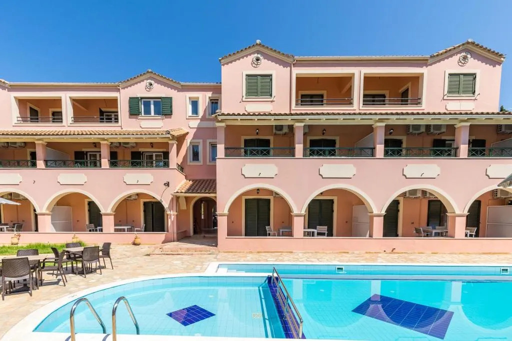 STUDIO DELUXE POOL VIEW Room, Bella De Lux Apts, Corfu