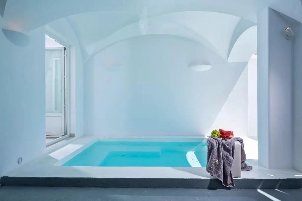 SUITE WITH JACUZZI Room, Amber Light Villas, Santorini