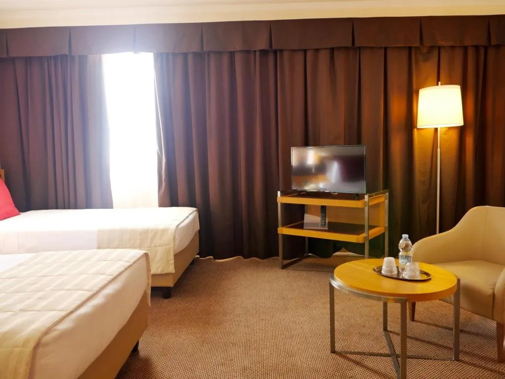 Room, Plaza Caserta, Naples