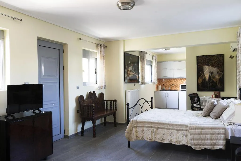 Room, Villa d'Irene - near Athens airport, 200 meters fr, Athens