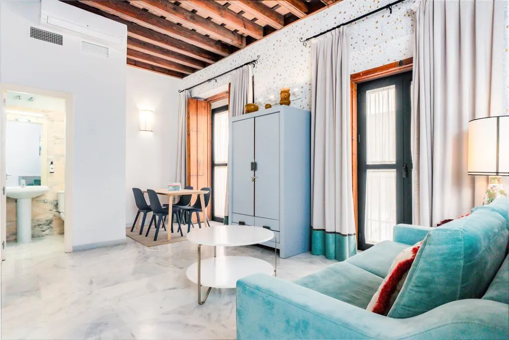 Room DUPLEX Room, Smartr Sevilla Las Dueñas, Seville