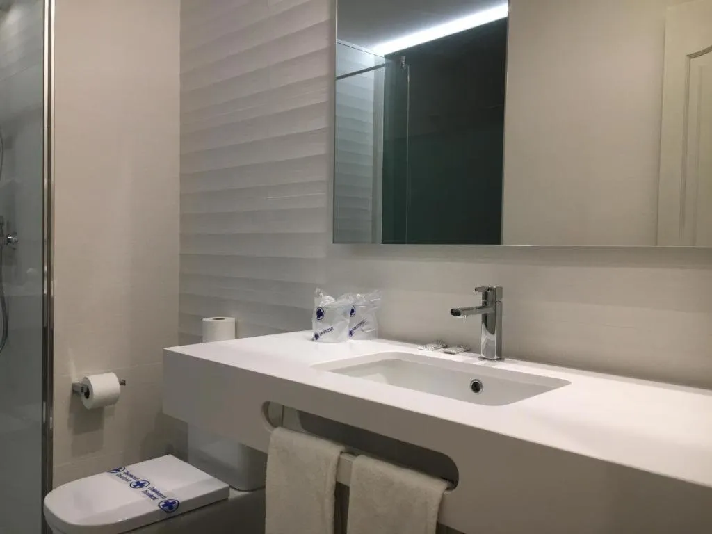 Room, Hotel Playa Santandria, Menorca