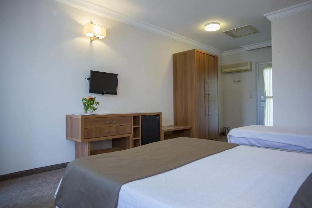 Room, Melis, Izmir