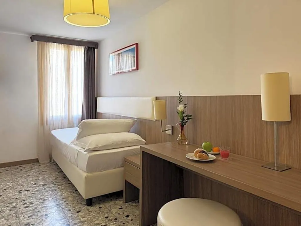 SINGLE STANDARD Room, Hotel Il Moro di Venezia, Venice