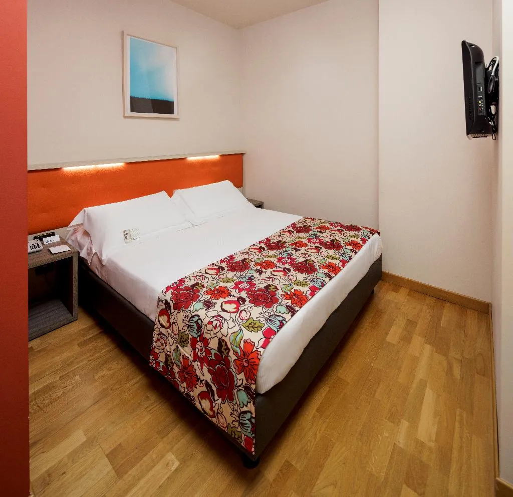 TRIPLE SUPERIOR QUEEN BED Room, Best Western Falck Village Hotel, Milan