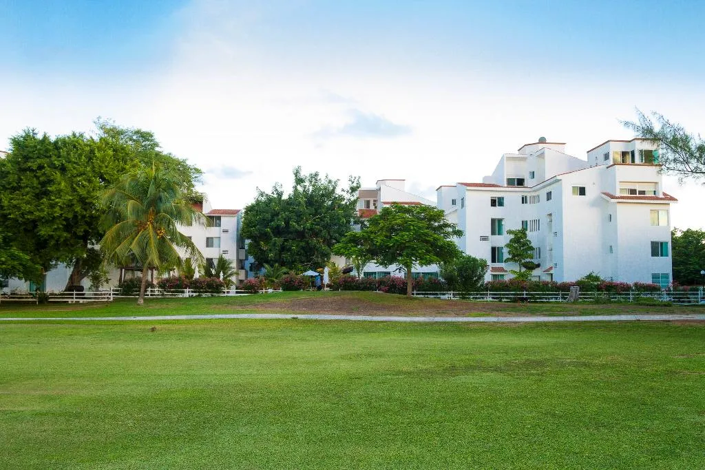 General view, Las Gaviotas Hotel and Suites, Cancun Area