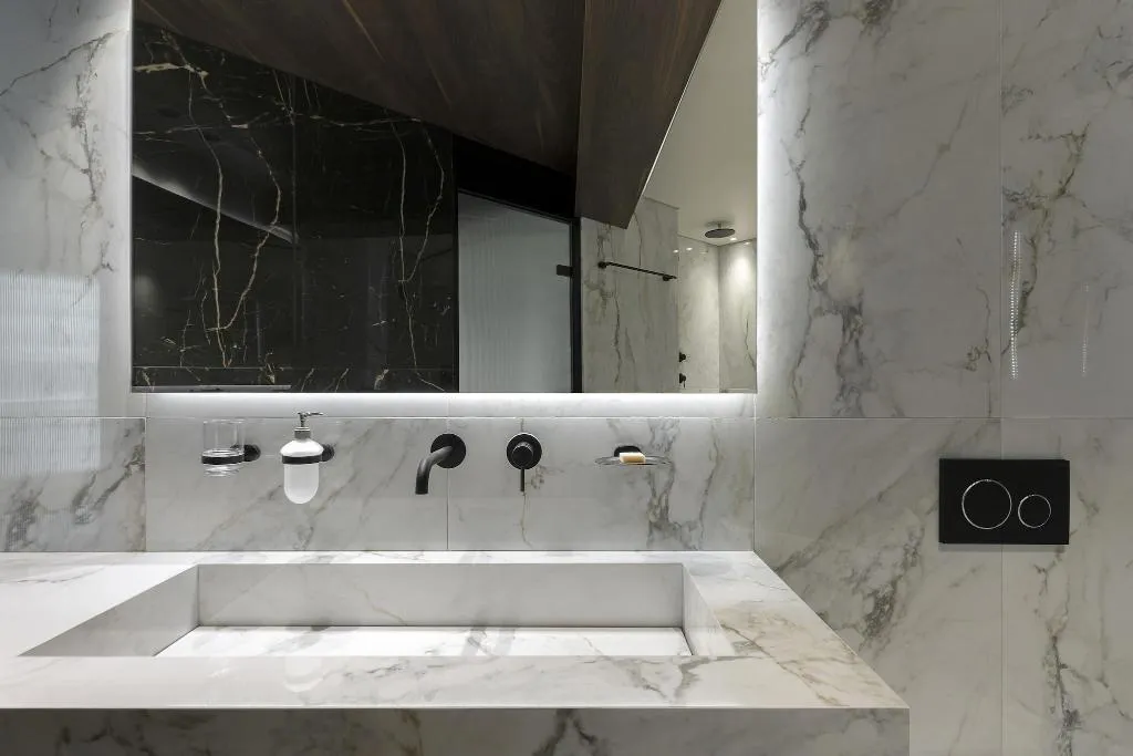 Room, Stanley, Athens