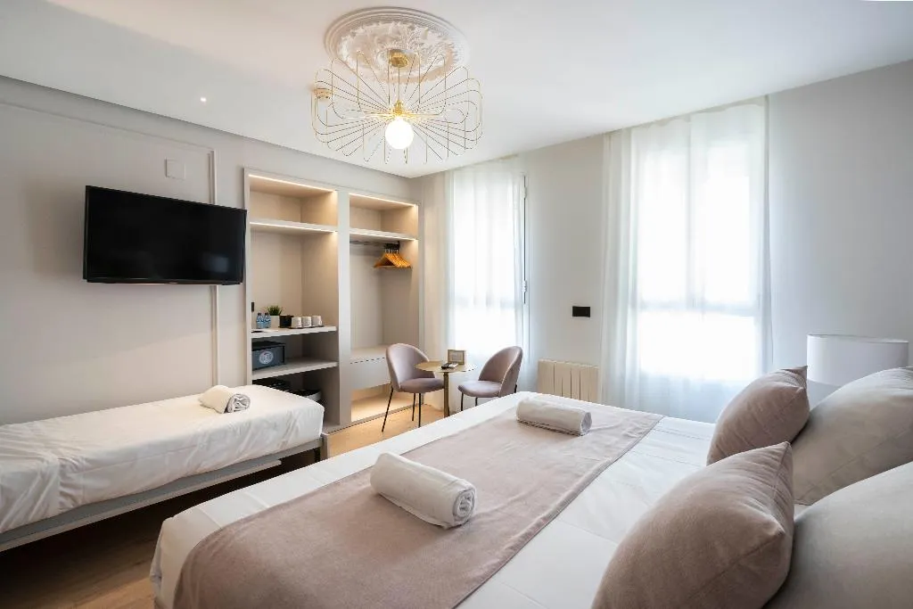 TRIPLE STANDARD Room, YOU & CO. J. Botánico Boutique, Valencia