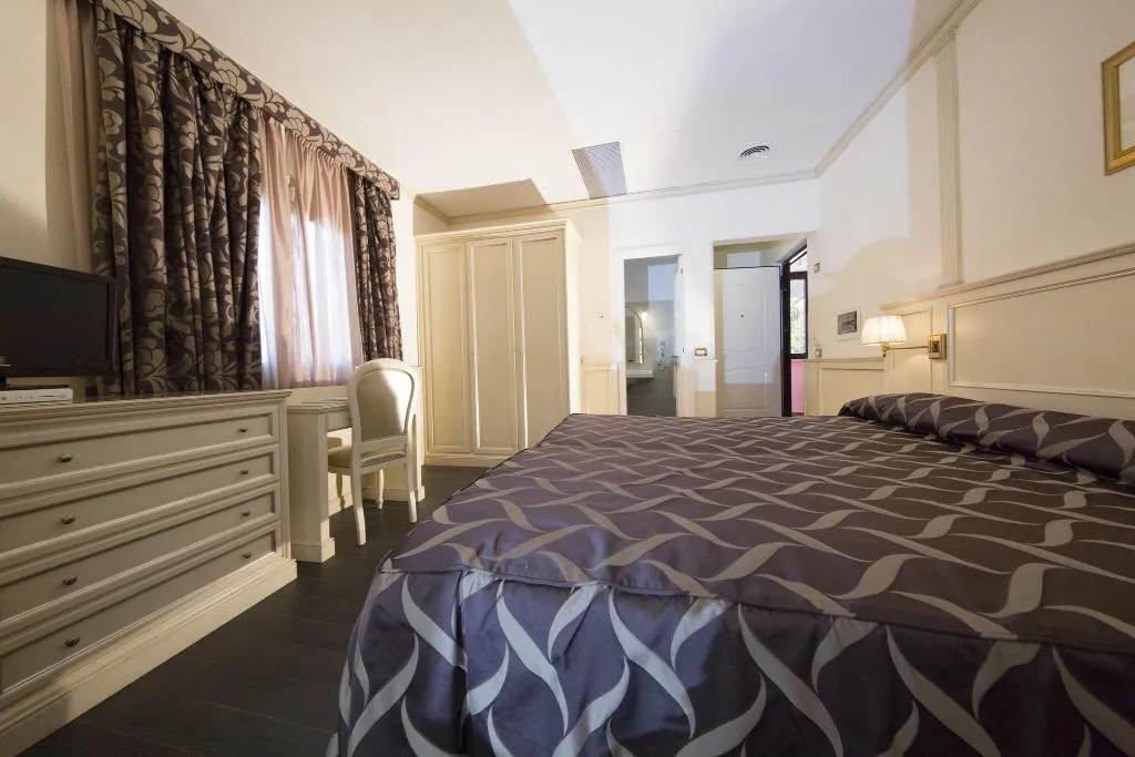 Room, Mancini Park, Rome