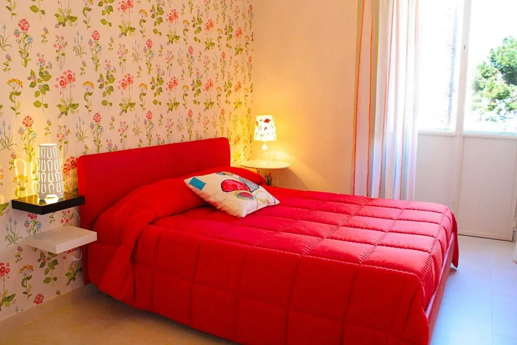 Room, City-in-hostel-B&B, Catania
