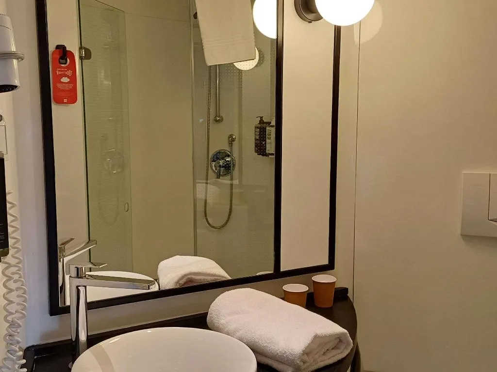 DOUBLE SUPERIOR WITH DOUBLE BED Room, Ibis Alicante, Costa Blanca