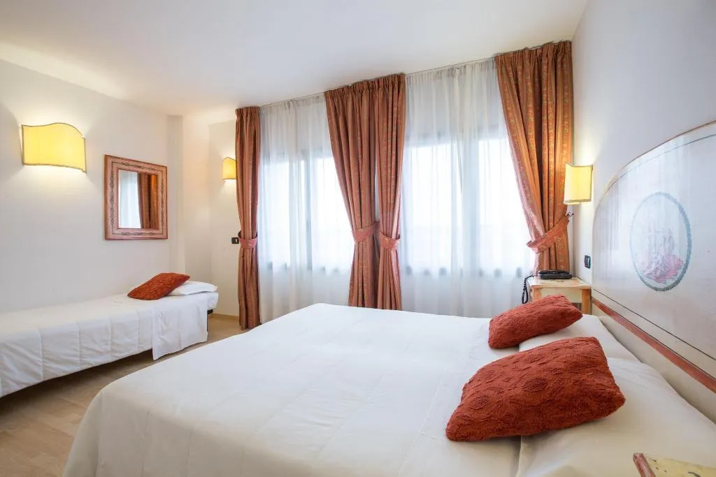 TRIPLE TWO BEDS Room, Ariston, Venice