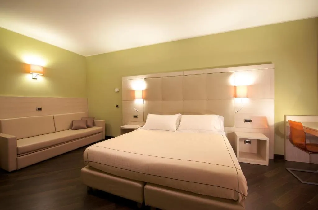 TRIPLE STANDARD Room, Acca Palace, Milan