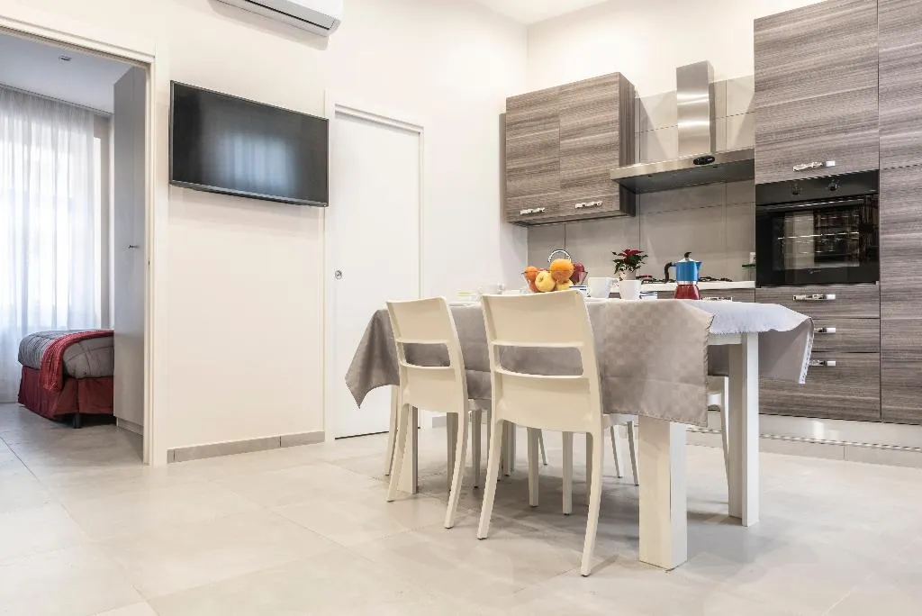 APARTMENT WITH BALCONY Room, Casina Rossa, Naples
