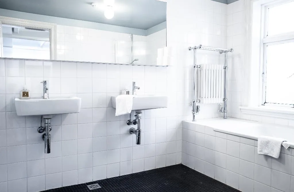 APARTMENT CAPACITY 6 TWO BEDROOMS Room, Luna Laugavegur 37, Reykjavik