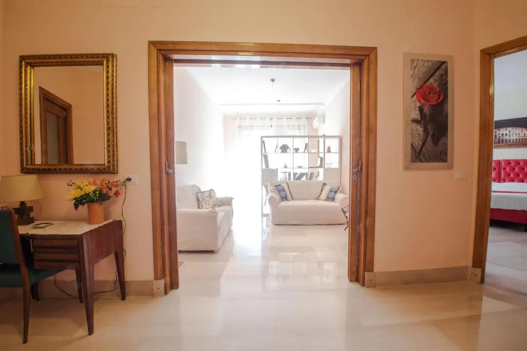 Room, Desiderio Di Roma, Naples