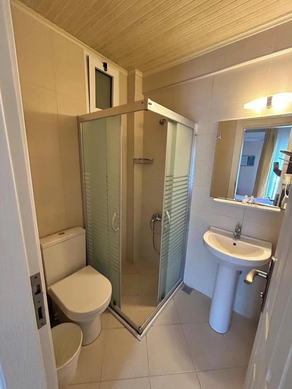 Room, Melaike, Izmir