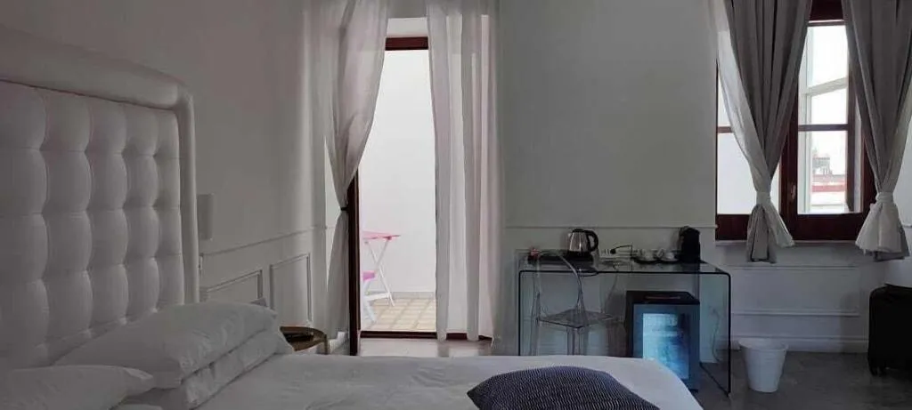 Room, Palazzo Balsamo, Naples