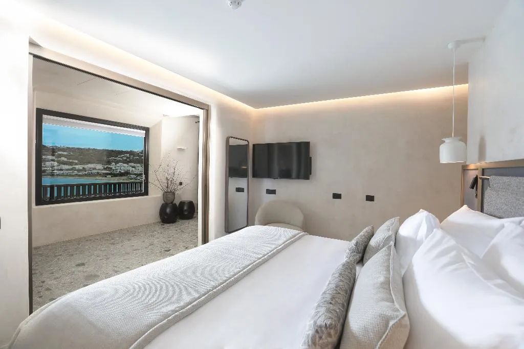 SUITE WITH PRIVATE POOL Room, Aeonic Suites & Spa, Mykonos