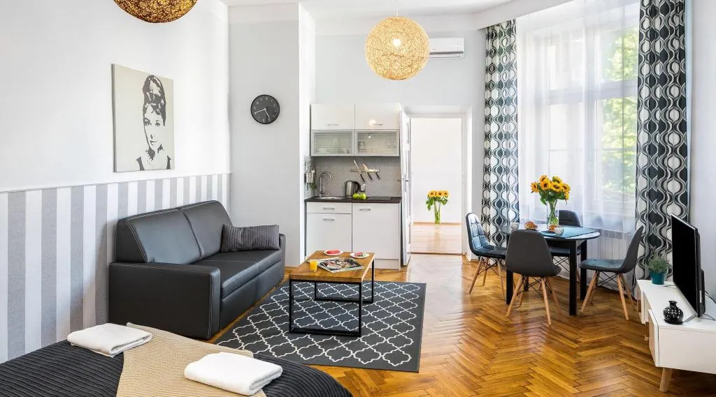 STUDIO DELUXE WITH VIEWS Room, Old Town Residence BIS, Krakow