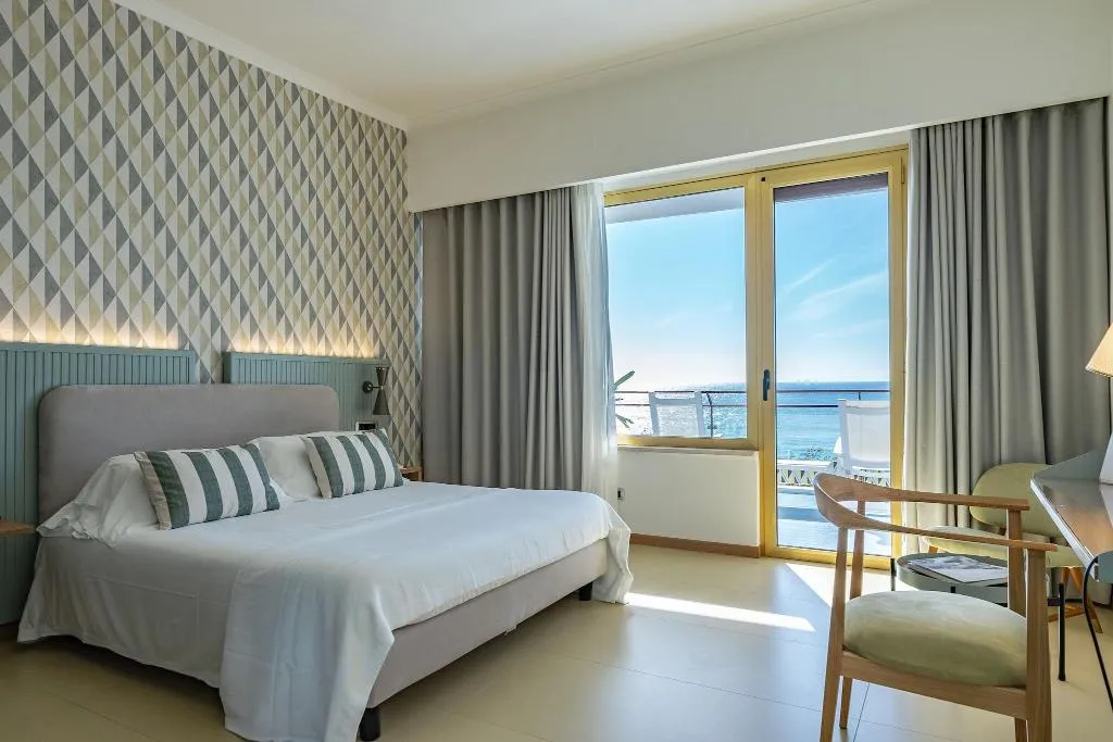 DOUBLE SINGLE USE SUPERIOR WITH DOUBLE BED Room, Reginna Palace, Naples
