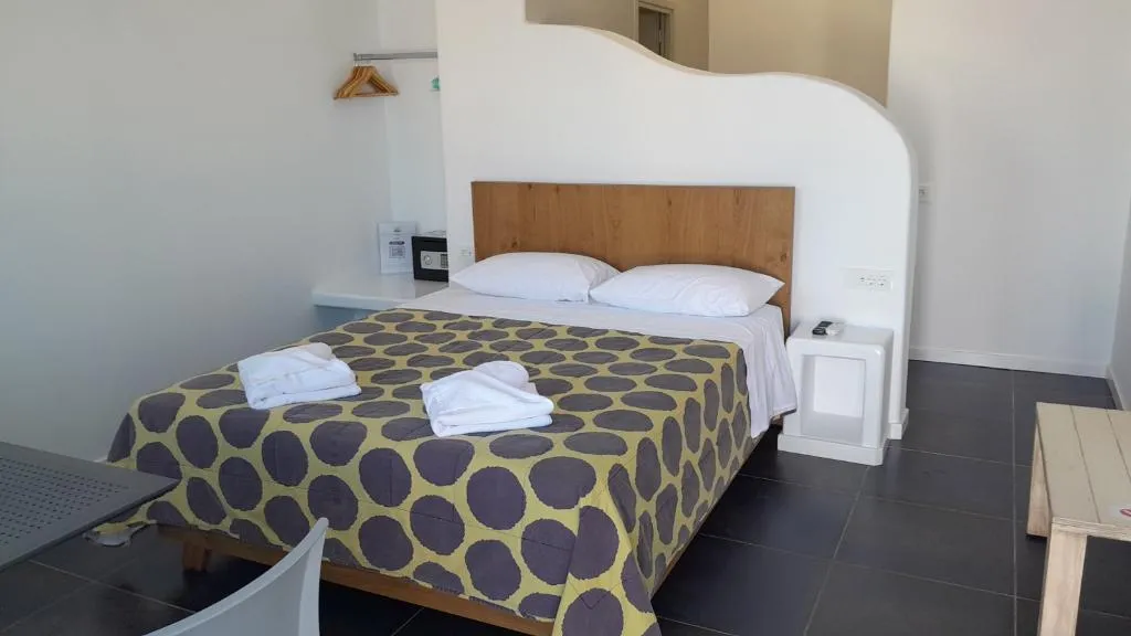 JUNIOR SUITE STANDARD Room, Manos Small World, Santorini