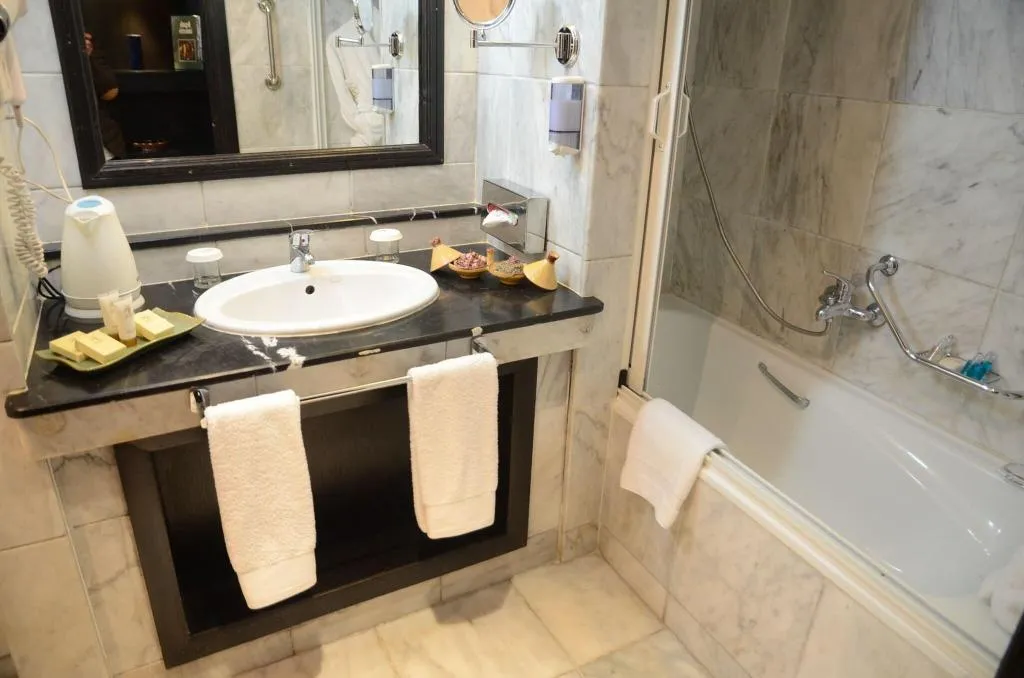 Room, Rabat, Rabat