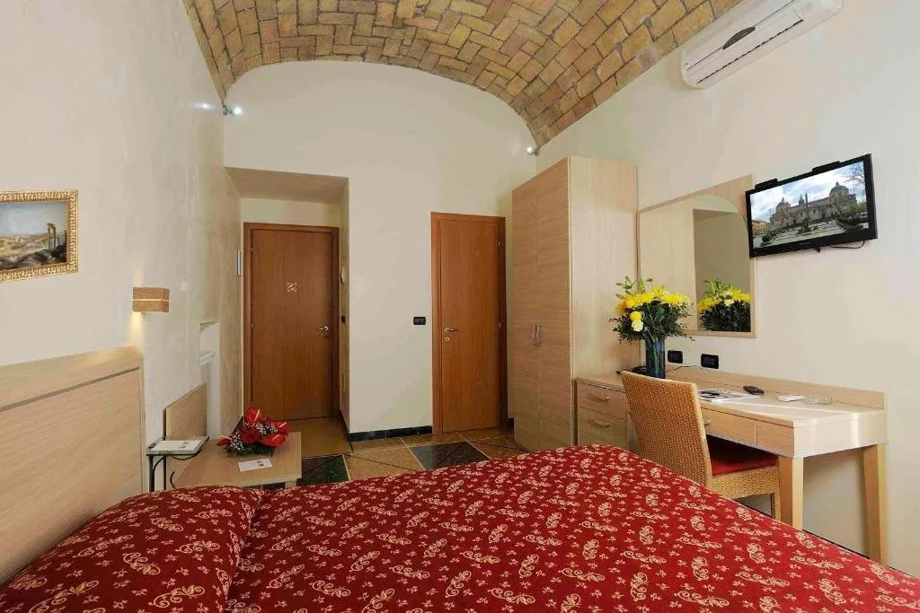 Room, Hotel Campidoglio, Naples