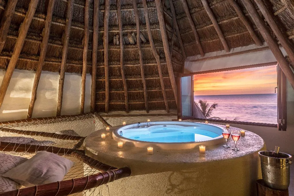 BUNGALOW KING SIZE BED Room, Villas Flamingos, Cancun Area