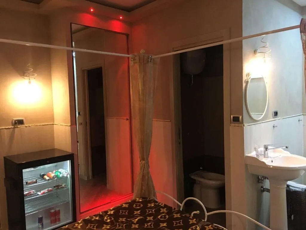 Room, Pensione Enea, Naples