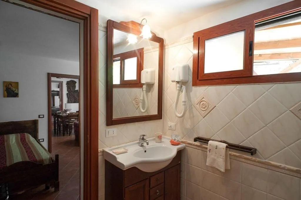 Room, B&B La Nave, Naples